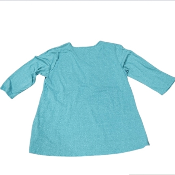 Madison & Berkeley Filigree Vneck Top - Picture 4 of 4